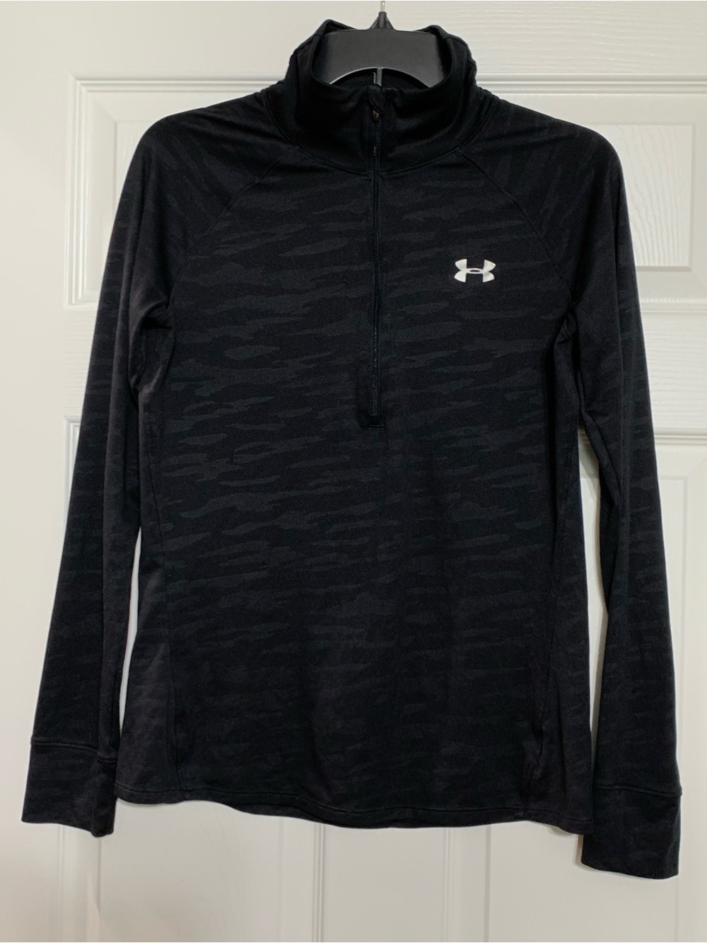 Women’s Under Armor athletic quarter zip